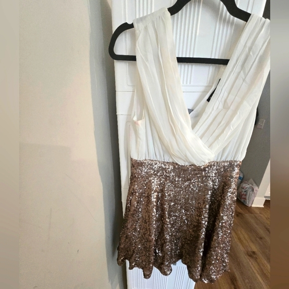 GORGEOUS HOLIDAY DRESS - Picture 1 of 6